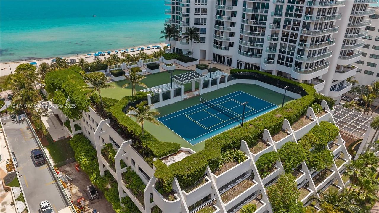 Recently Sold: $715,000 (1 beds, 1 baths, 808 Square Feet)