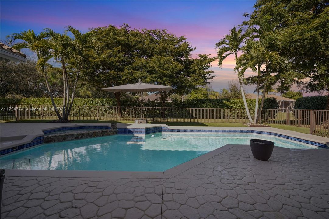 Recently Sold: $1,650,000 (5 beds, 4 baths, 3570 Square Feet)