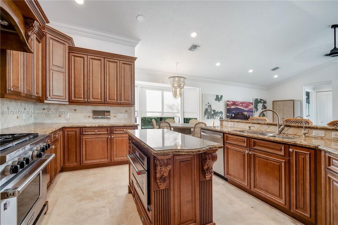 Recently Sold: $1,650,000 (5 beds, 4 baths, 3570 Square Feet)