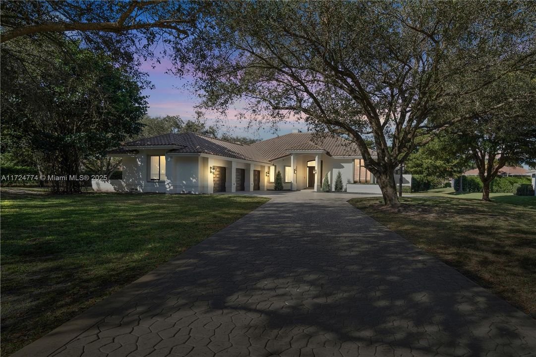 Recently Sold: $1,650,000 (5 beds, 4 baths, 3570 Square Feet)