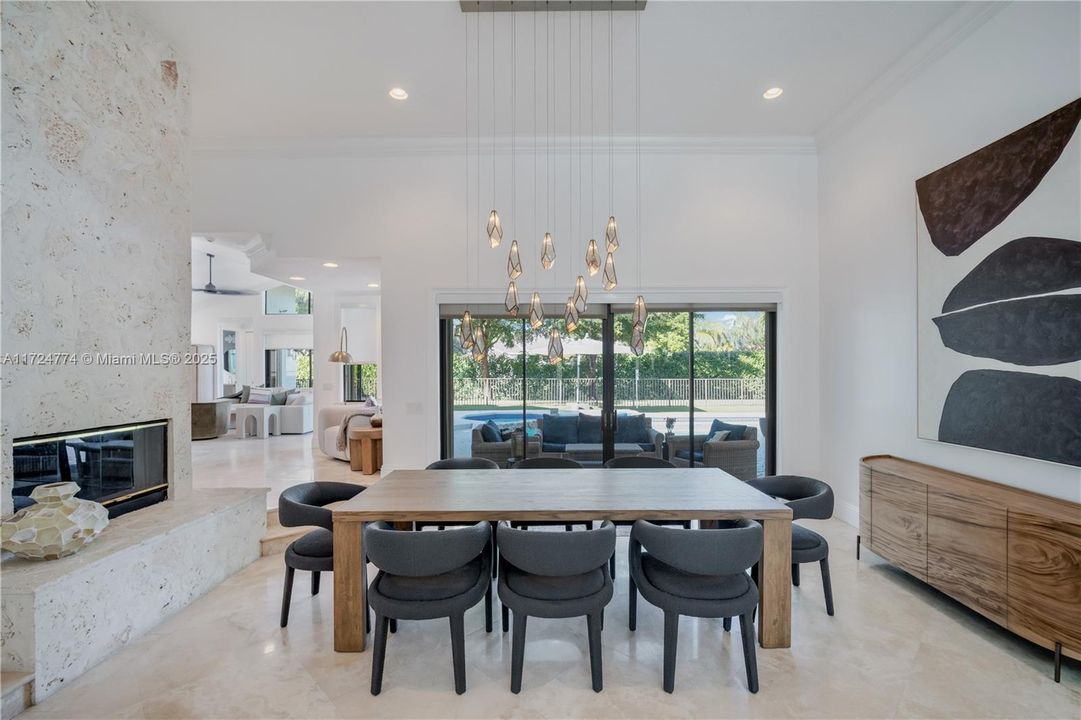 Recently Sold: $1,650,000 (5 beds, 4 baths, 3570 Square Feet)