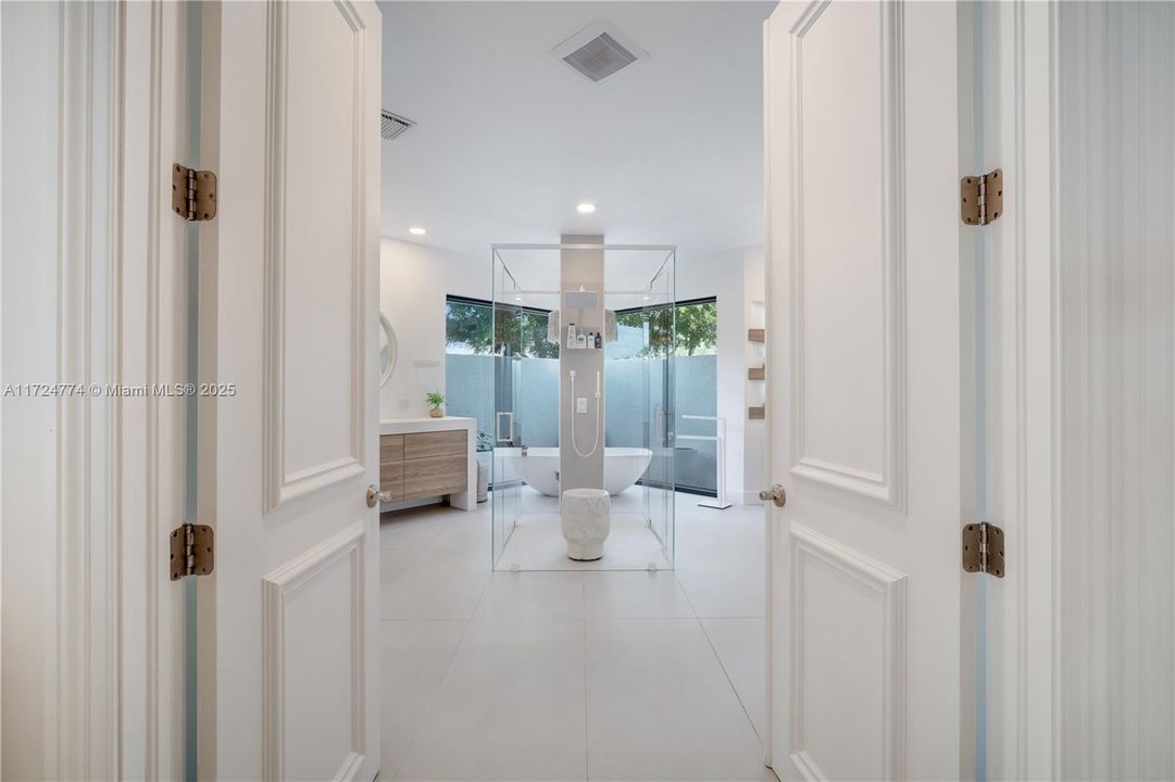 Recently Sold: $1,650,000 (5 beds, 4 baths, 3570 Square Feet)