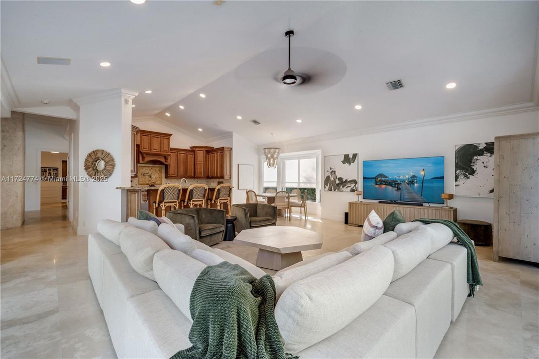 Recently Sold: $1,650,000 (5 beds, 4 baths, 3570 Square Feet)