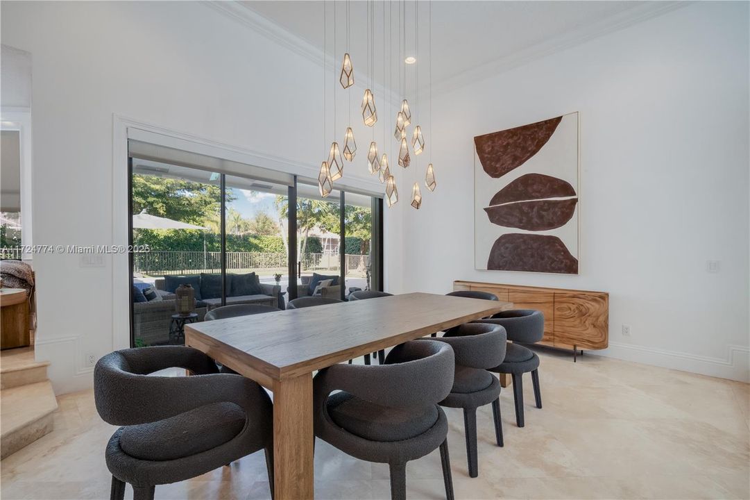 Recently Sold: $1,650,000 (5 beds, 4 baths, 3570 Square Feet)