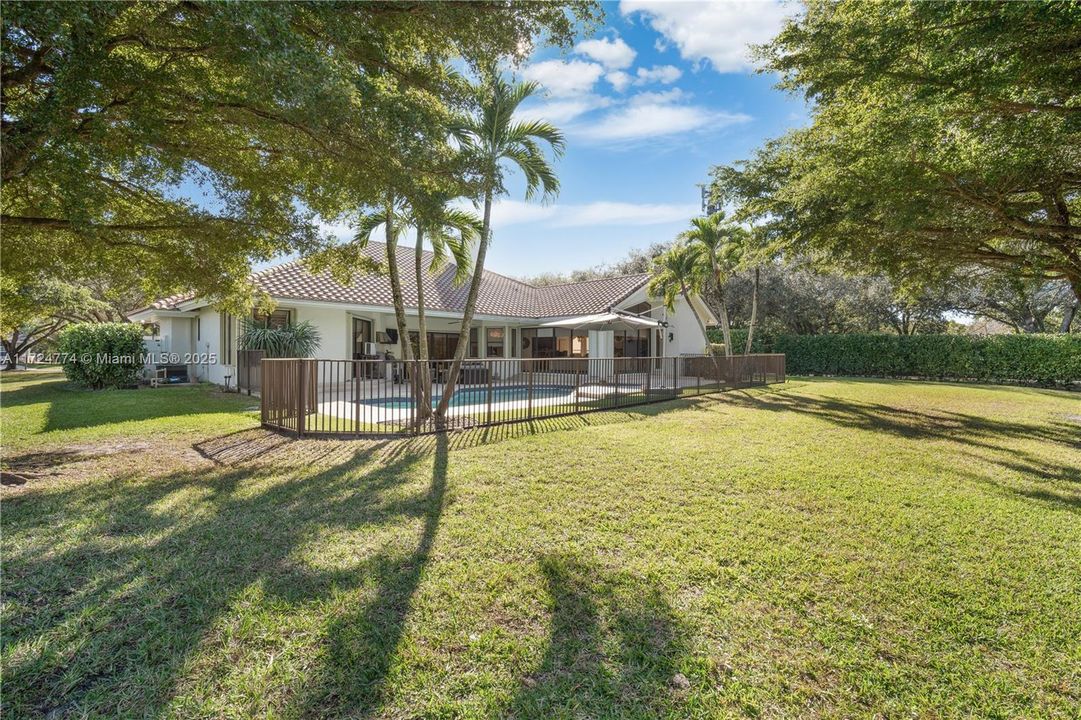 Recently Sold: $1,650,000 (5 beds, 4 baths, 3570 Square Feet)