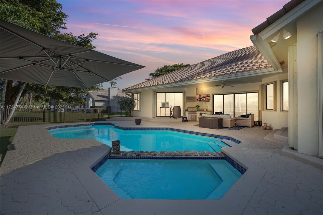 Recently Sold: $1,650,000 (5 beds, 4 baths, 3570 Square Feet)