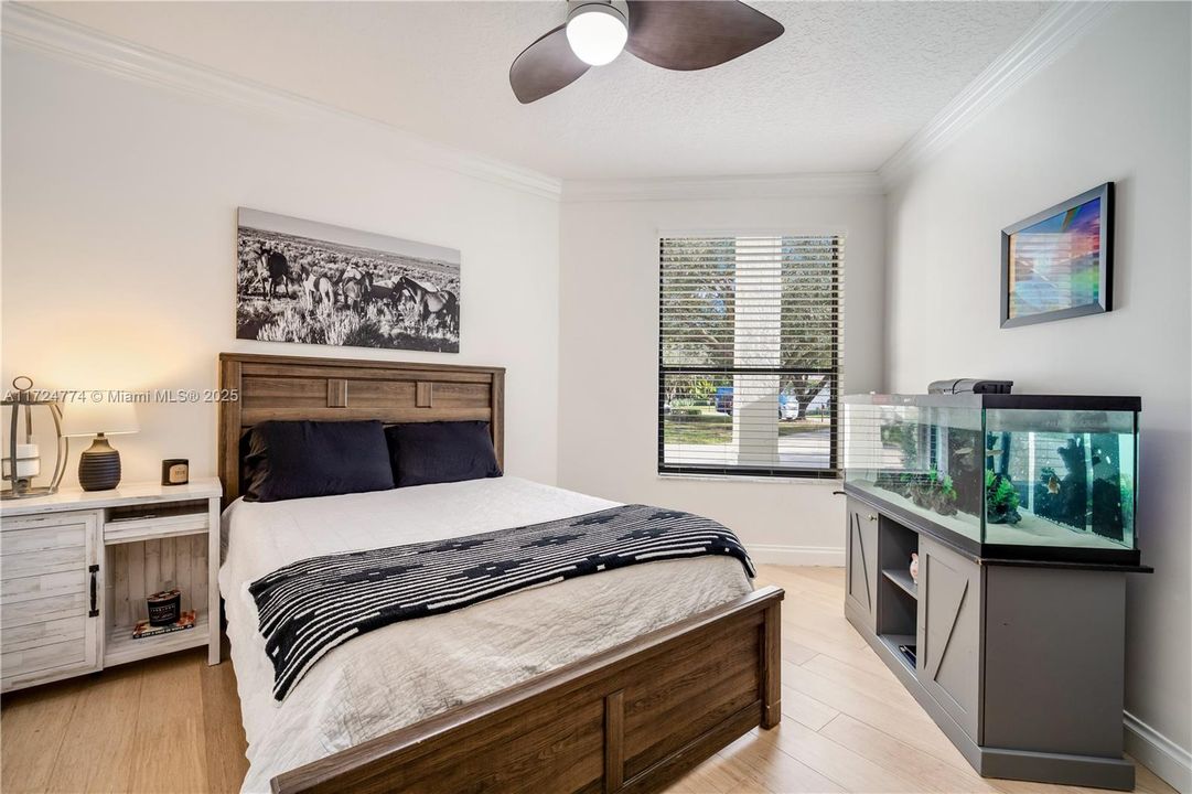 Recently Sold: $1,650,000 (5 beds, 4 baths, 3570 Square Feet)