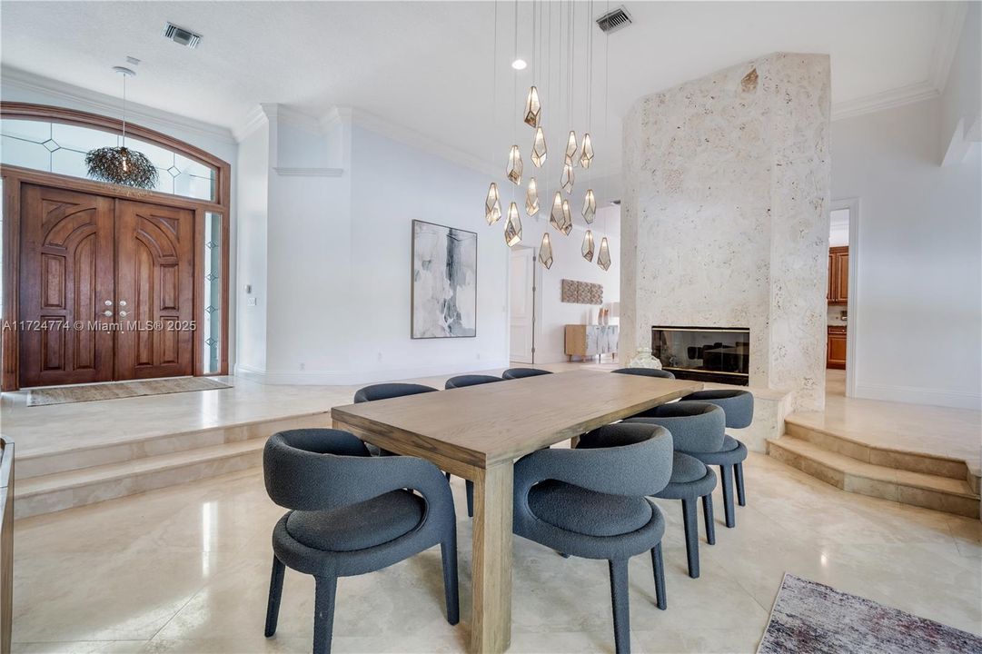 Recently Sold: $1,650,000 (5 beds, 4 baths, 3570 Square Feet)