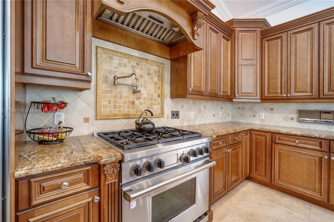 Recently Sold: $1,650,000 (5 beds, 4 baths, 3570 Square Feet)