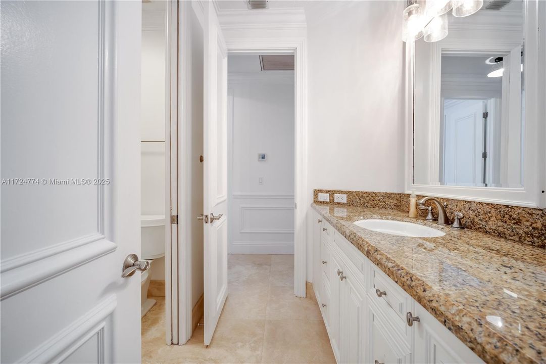 Recently Sold: $1,650,000 (5 beds, 4 baths, 3570 Square Feet)