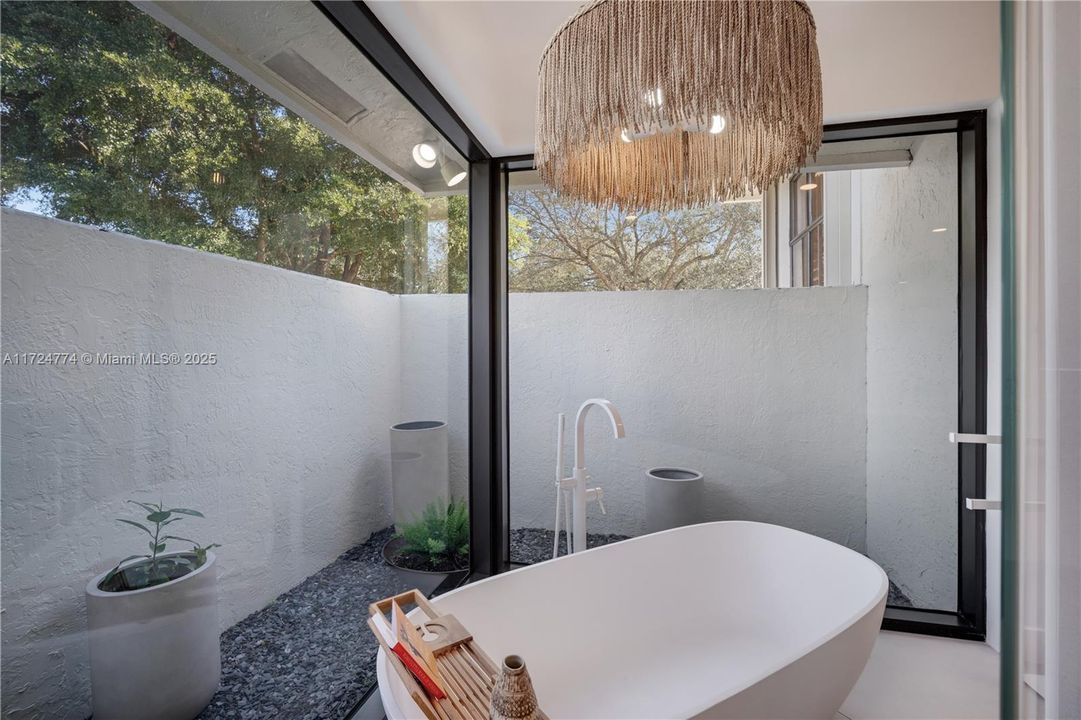 Recently Sold: $1,650,000 (5 beds, 4 baths, 3570 Square Feet)