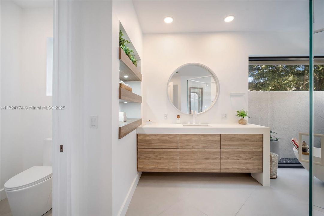 Recently Sold: $1,650,000 (5 beds, 4 baths, 3570 Square Feet)