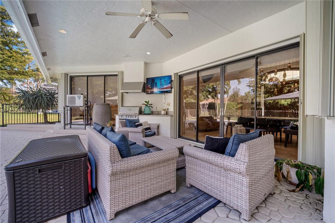 Recently Sold: $1,650,000 (5 beds, 4 baths, 3570 Square Feet)