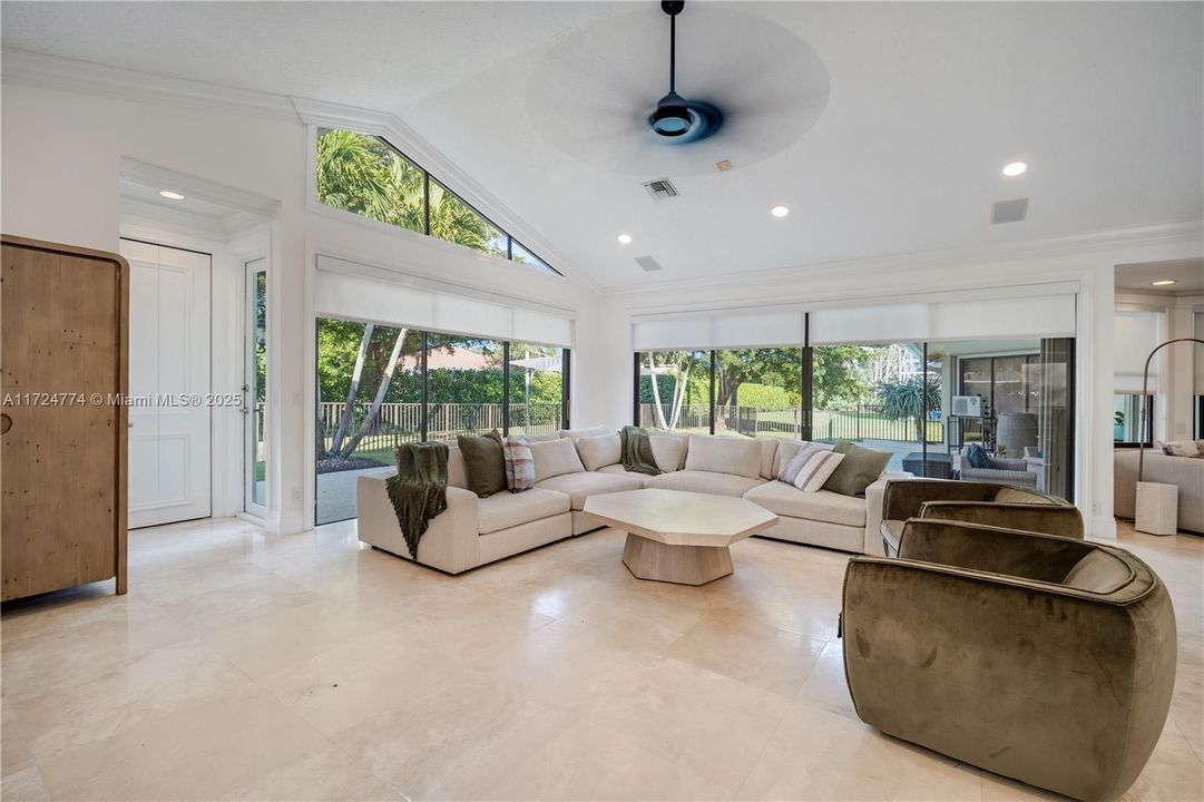 Recently Sold: $1,650,000 (5 beds, 4 baths, 3570 Square Feet)
