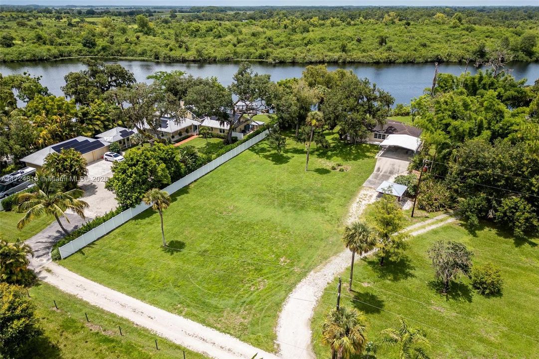 2030 Fort Denaud RD, Labelle, FL 33935