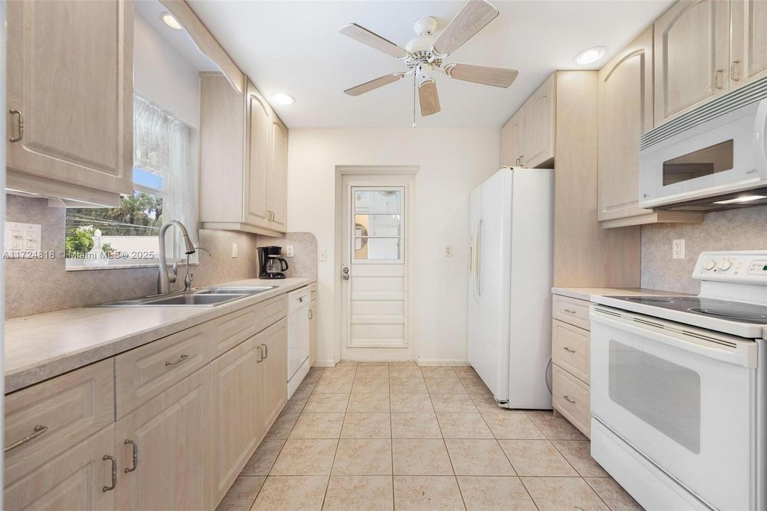 2030 Fort Denaud RD, Labelle, FL 33935