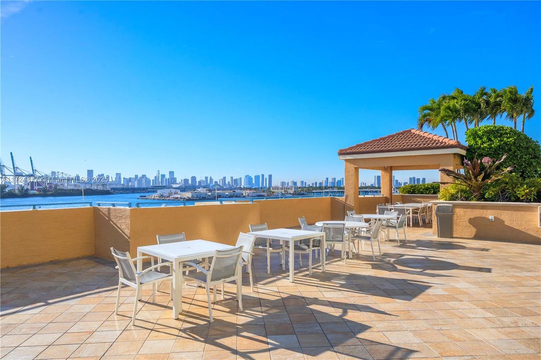 待售: $1,595,000 (2 贝兹, 2 浴室, 1151 平方英尺)