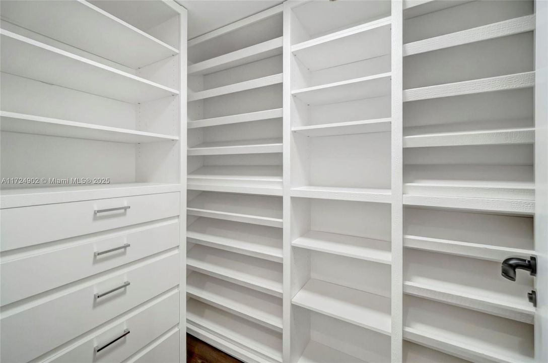 На продажу: $2,500,000 (4 спален, 3 ванн, 3327 Квадратных фут)