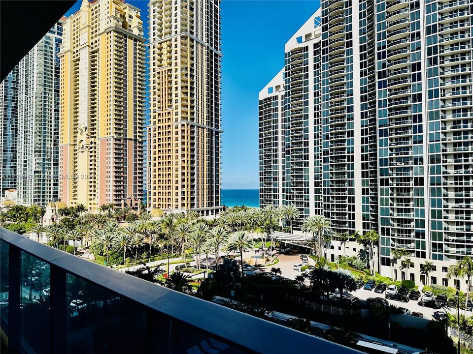 For Sale: $1,450,000 (2 beds, 2 baths, 1361 Square Feet)