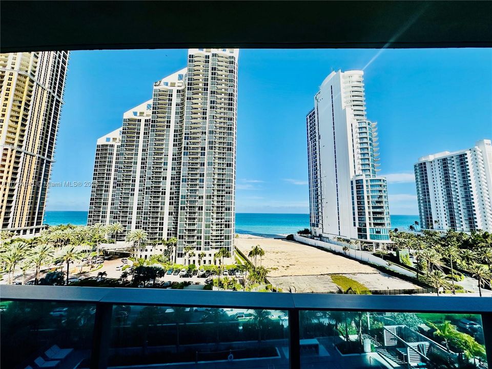 For Sale: $1,450,000 (2 beds, 2 baths, 1361 Square Feet)