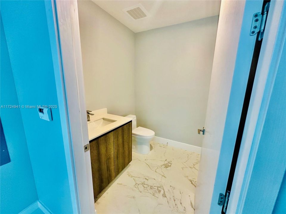 For Sale: $1,450,000 (2 beds, 2 baths, 1361 Square Feet)