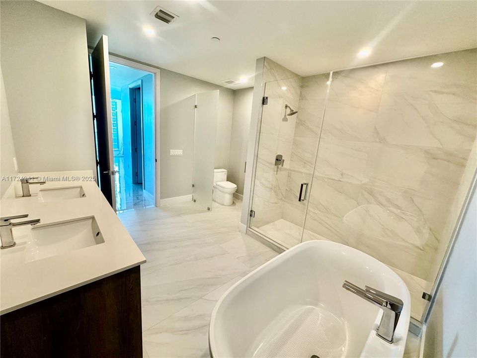 For Sale: $1,450,000 (2 beds, 2 baths, 1361 Square Feet)