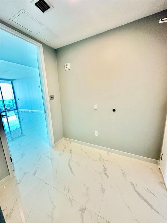 For Sale: $1,450,000 (2 beds, 2 baths, 1361 Square Feet)