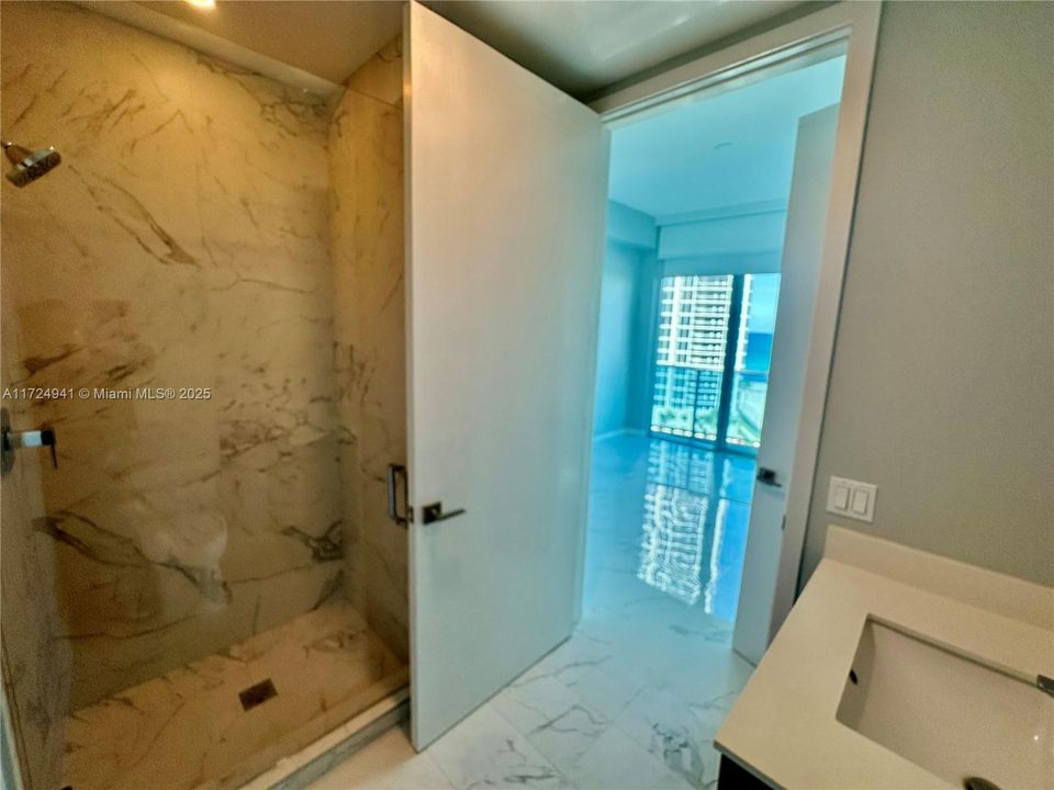 For Sale: $1,450,000 (2 beds, 2 baths, 1361 Square Feet)