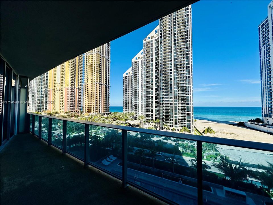 For Sale: $1,450,000 (2 beds, 2 baths, 1361 Square Feet)