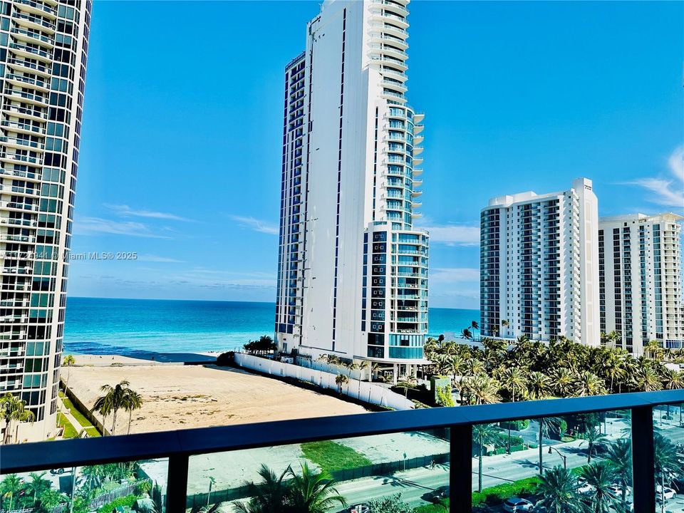 For Sale: $1,450,000 (2 beds, 2 baths, 1361 Square Feet)