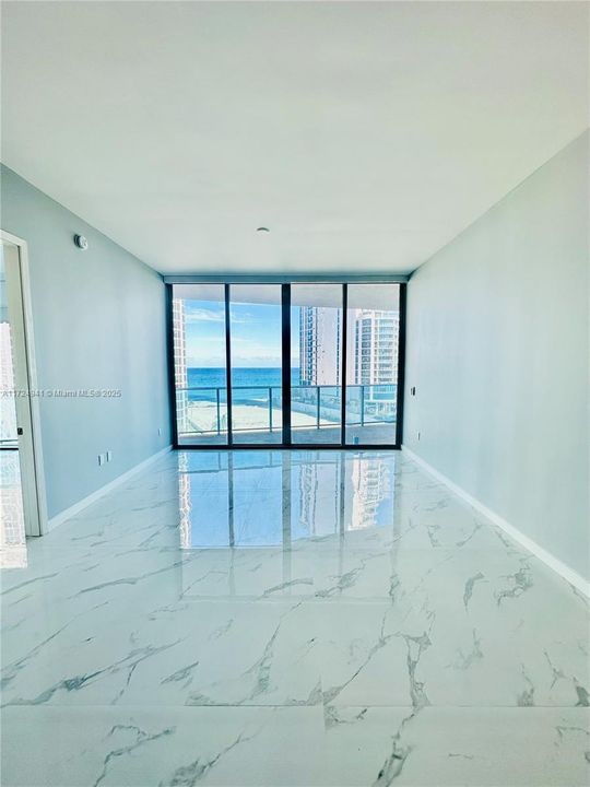 For Sale: $1,450,000 (2 beds, 2 baths, 1361 Square Feet)