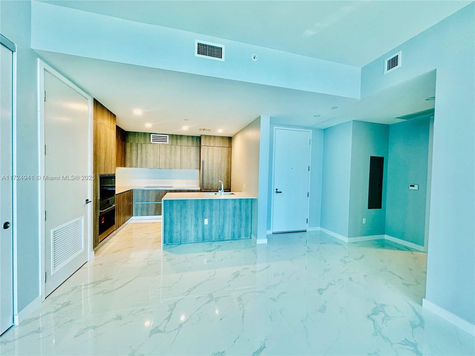 For Sale: $1,450,000 (2 beds, 2 baths, 1361 Square Feet)