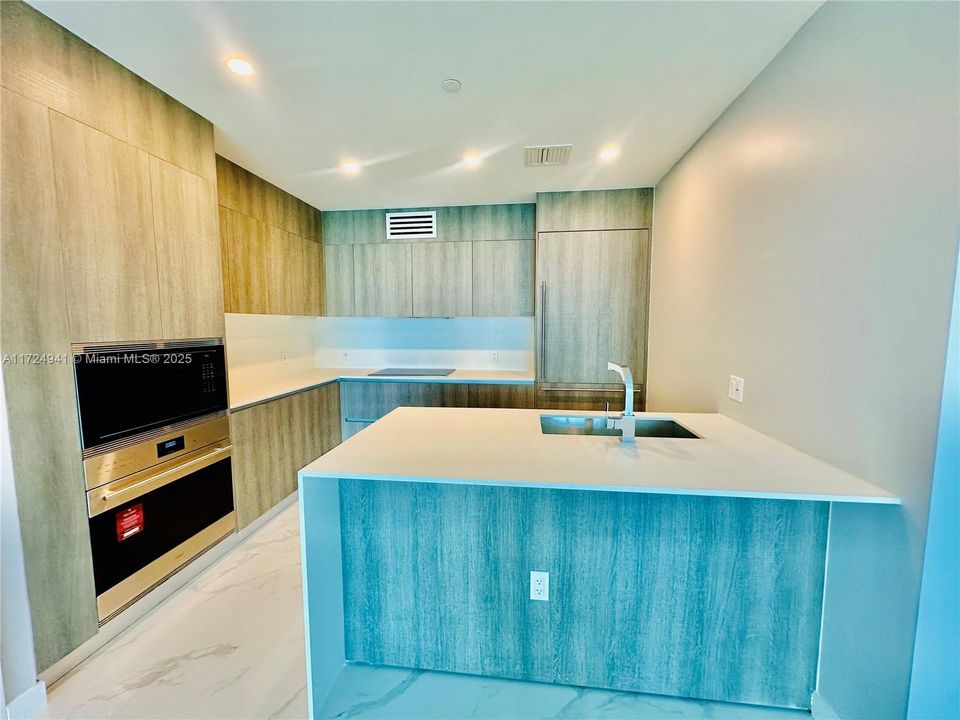 For Sale: $1,450,000 (2 beds, 2 baths, 1361 Square Feet)