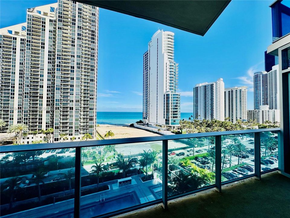 For Sale: $1,450,000 (2 beds, 2 baths, 1361 Square Feet)