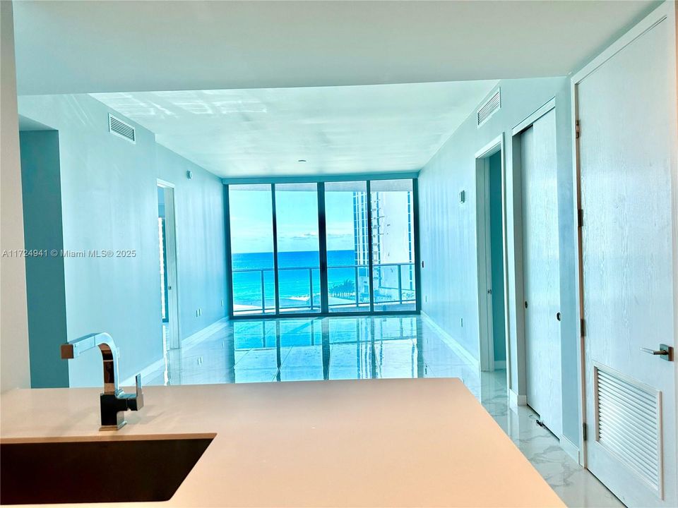 For Sale: $1,450,000 (2 beds, 2 baths, 1361 Square Feet)