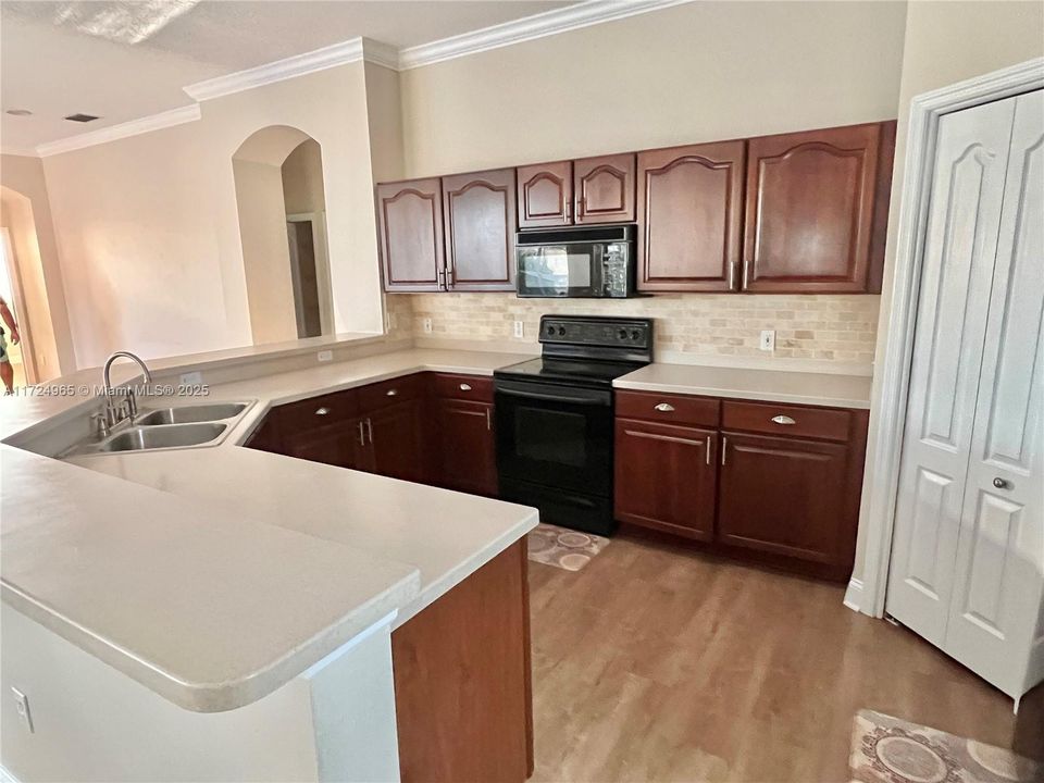 Recently Rented: $3,500 (4 beds, 3 baths, 2670 Square Feet)