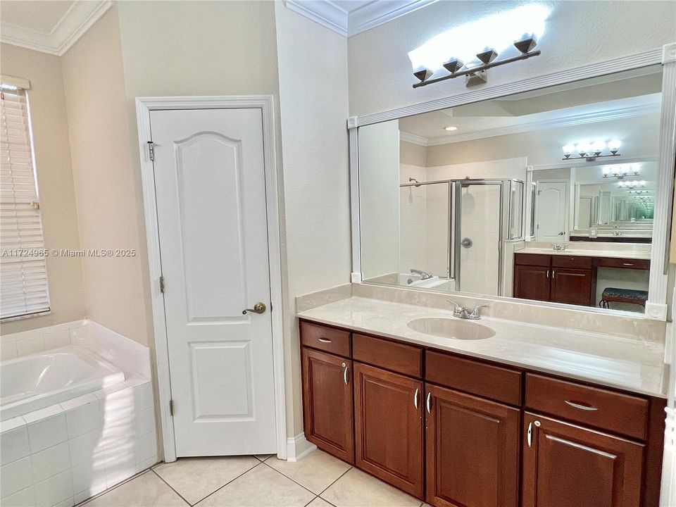 Recently Rented: $3,500 (4 beds, 3 baths, 2670 Square Feet)