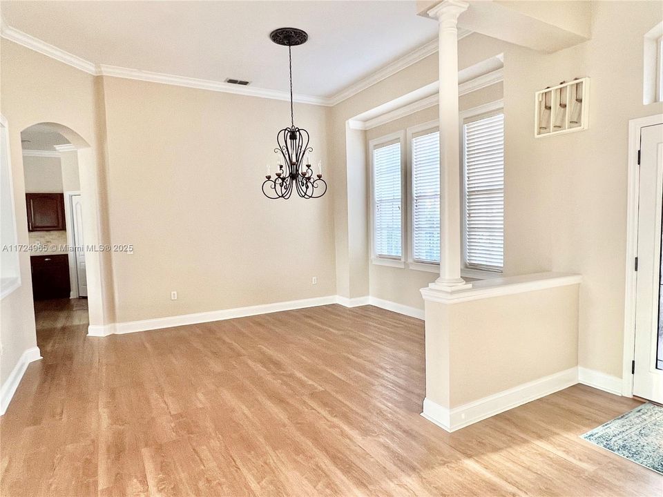 Recently Rented: $3,500 (4 beds, 3 baths, 2670 Square Feet)