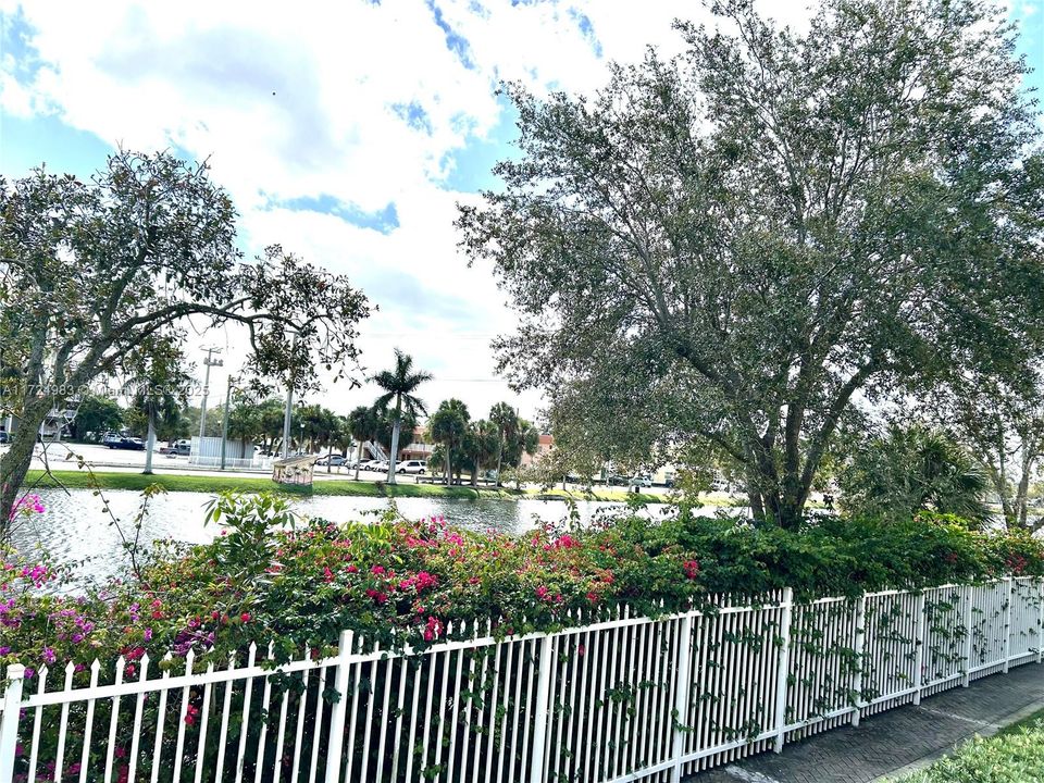 En Venta: $370,000 (3 camas, 2 baños, 1182 Pies cuadrados)