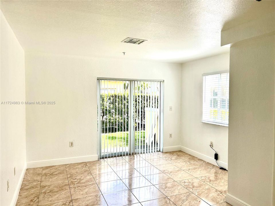 En Venta: $370,000 (3 camas, 2 baños, 1182 Pies cuadrados)