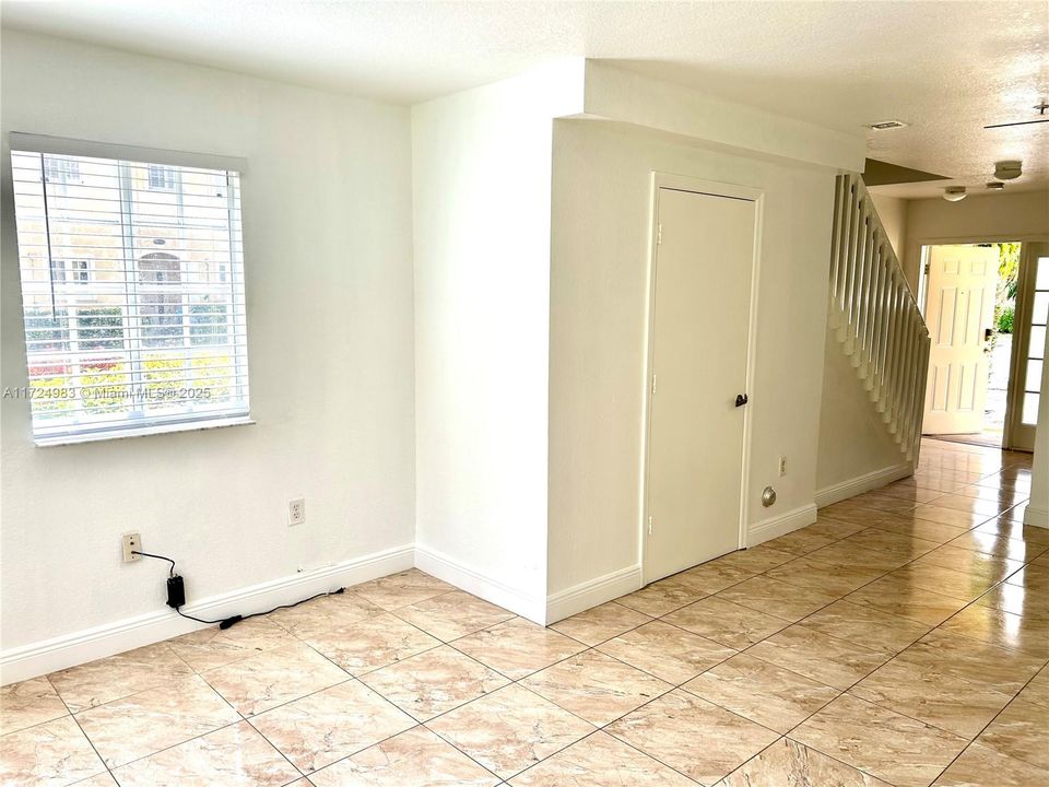 En Venta: $370,000 (3 camas, 2 baños, 1182 Pies cuadrados)