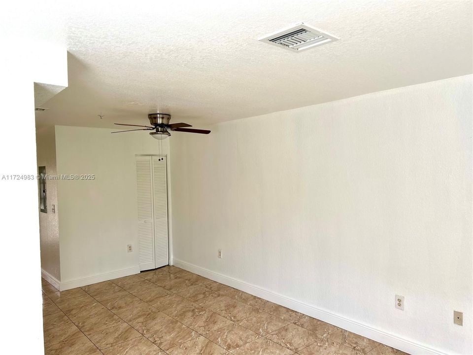 En Venta: $370,000 (3 camas, 2 baños, 1182 Pies cuadrados)