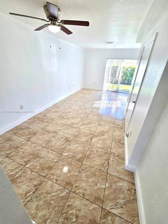 En Venta: $370,000 (3 camas, 2 baños, 1182 Pies cuadrados)