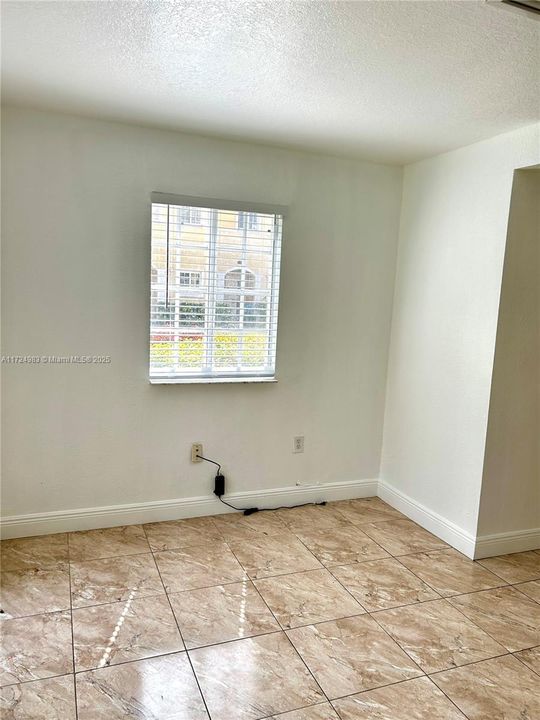 En Venta: $370,000 (3 camas, 2 baños, 1182 Pies cuadrados)