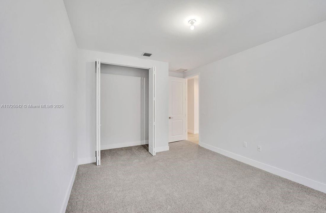 For Sale: $2,179,000 (6 beds, 4 baths, 4174 Square Feet)