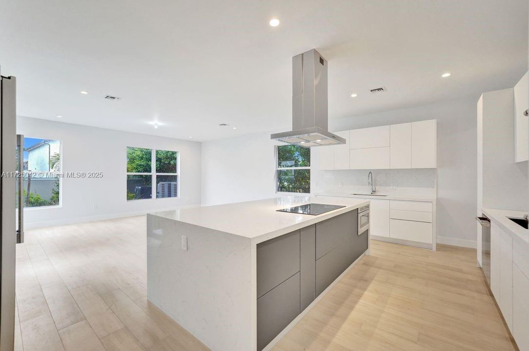 For Sale: $2,179,000 (6 beds, 4 baths, 4174 Square Feet)