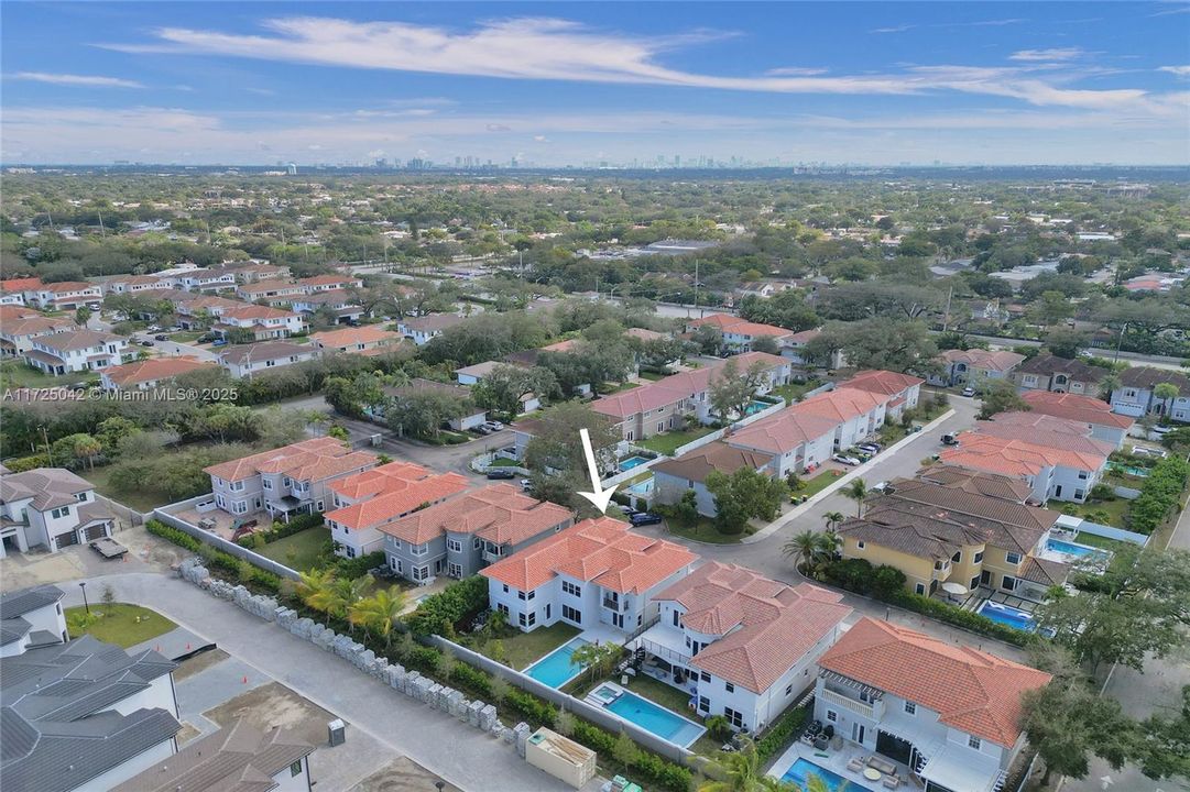 For Sale: $2,179,000 (6 beds, 4 baths, 4174 Square Feet)