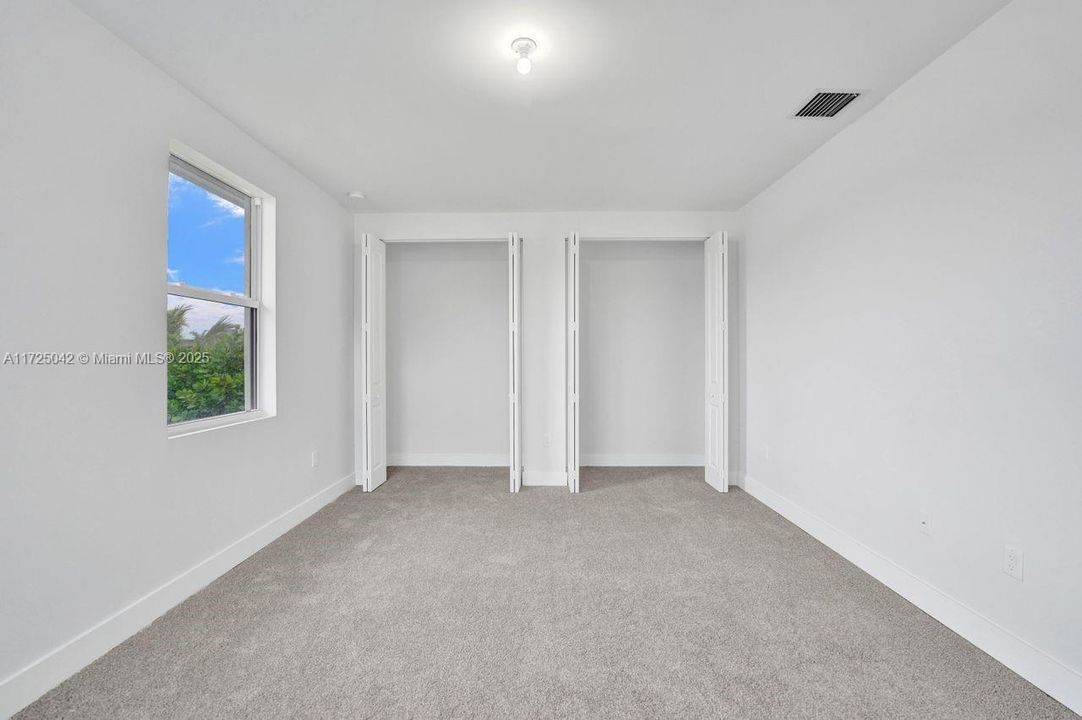 For Sale: $2,179,000 (6 beds, 4 baths, 4174 Square Feet)