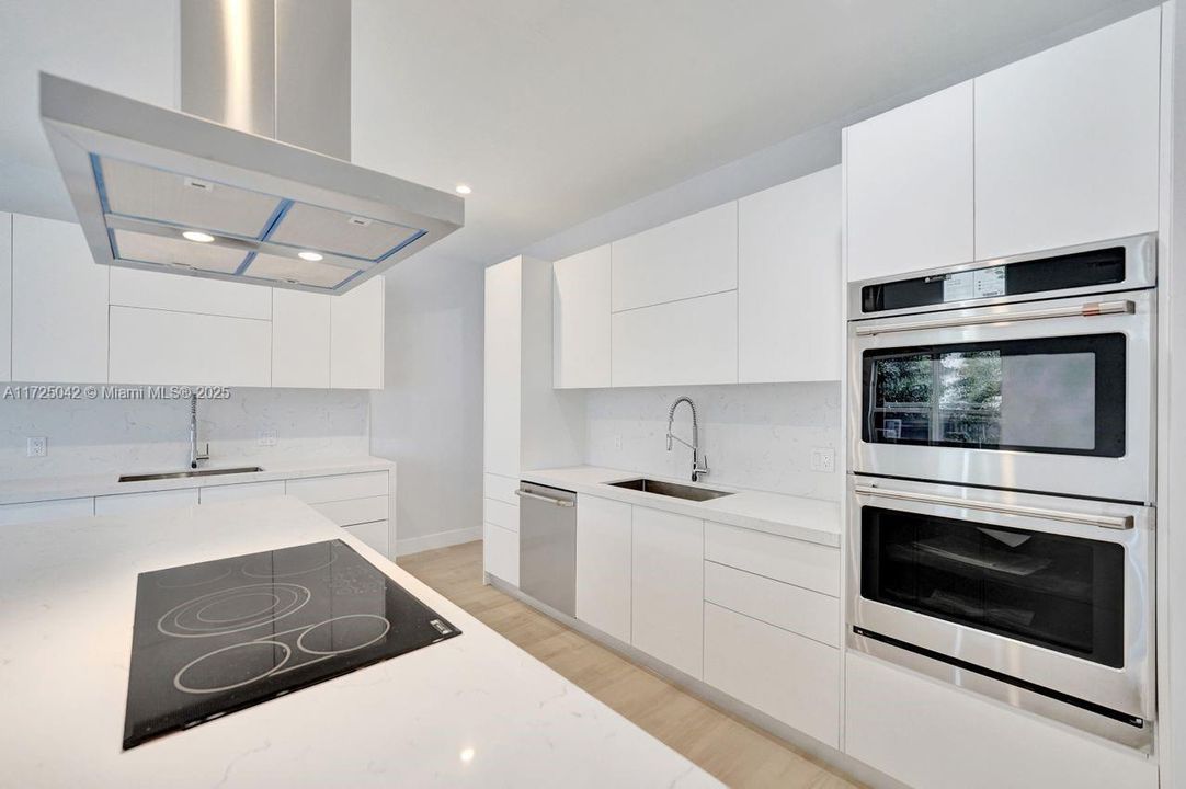 For Sale: $2,179,000 (6 beds, 4 baths, 4174 Square Feet)