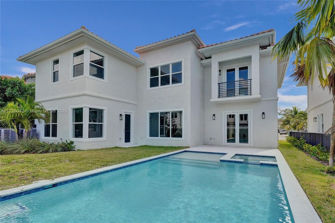 For Sale: $2,179,000 (6 beds, 4 baths, 4174 Square Feet)
